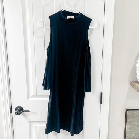 Everly Black Mock Neck Cold Shoulder Flared Sleeve Stretch Knit Dress Size Small - Picture 1 of 8